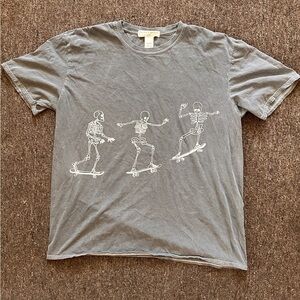 Gray Skeleton Skateboard Graphic T-Shirt